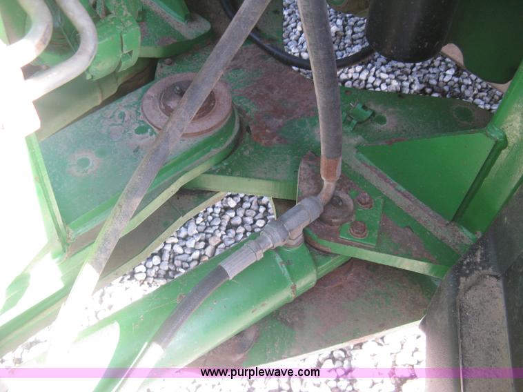 image for item J2984 2003 John Deere 9520 4WD tractor