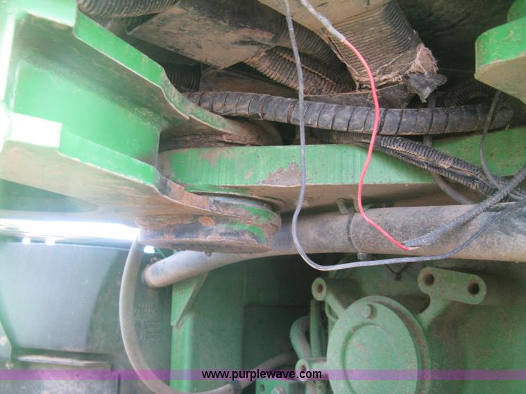 image for item J2984 2003 John Deere 9520 4WD tractor