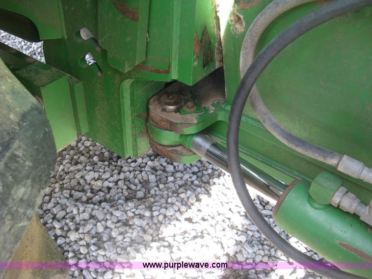 image for item J2984 2003 John Deere 9520 4WD tractor