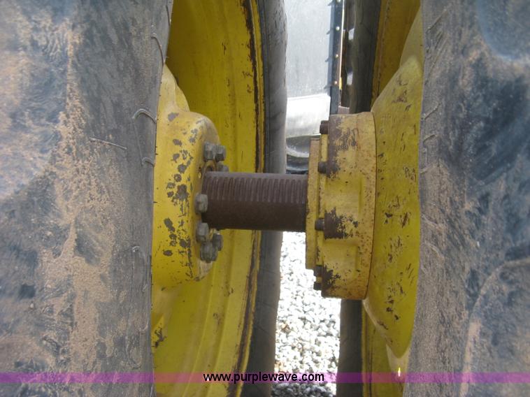 image for item J2984 2003 John Deere 9520 4WD tractor