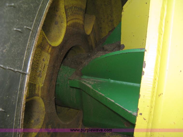 image for item J2984 2003 John Deere 9520 4WD tractor