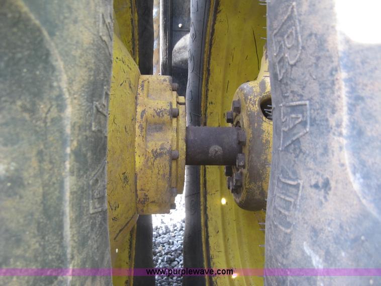 image for item J2984 2003 John Deere 9520 4WD tractor