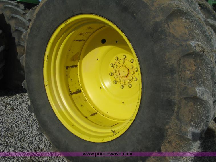 image for item J2984 2003 John Deere 9520 4WD tractor