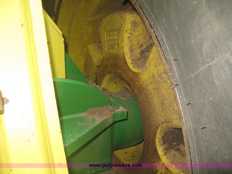 image for item J2984 2003 John Deere 9520 4WD tractor