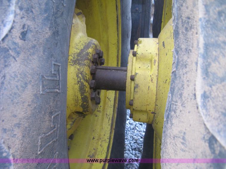 image for item J2984 2003 John Deere 9520 4WD tractor