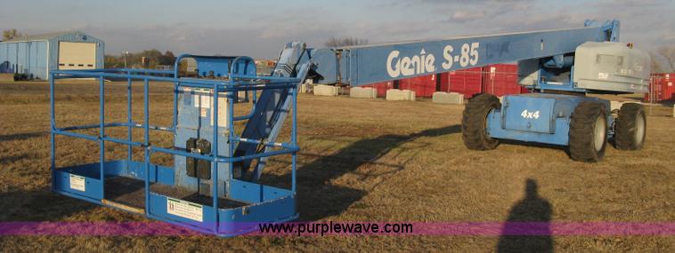 image for item J2988 2001 Genie S85 boom lift