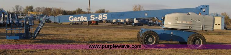 image for item J2988 2001 Genie S85 boom lift
