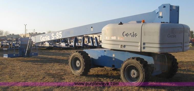 image for item J2988 2001 Genie S85 boom lift
