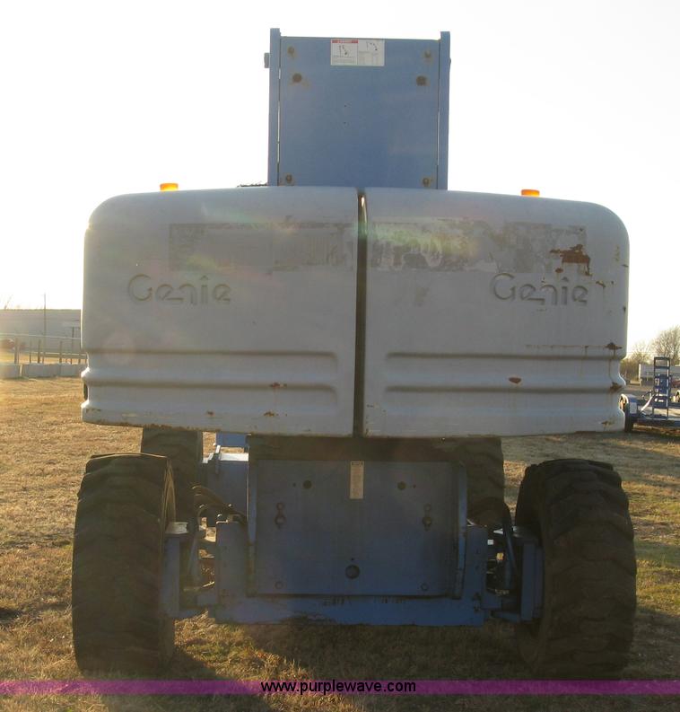 image for item J2988 2001 Genie S85 boom lift