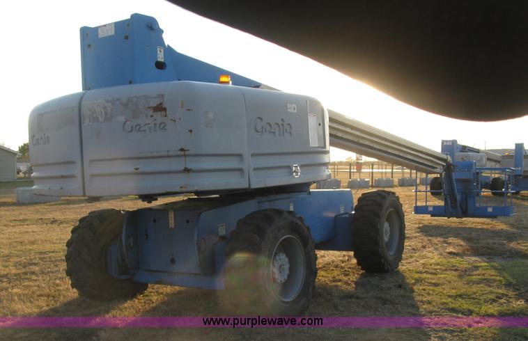 image for item J2988 2001 Genie S85 boom lift