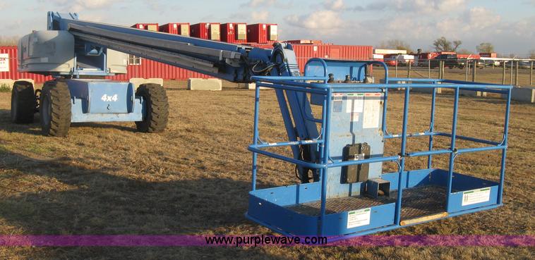 image for item J2988 2001 Genie S85 boom lift