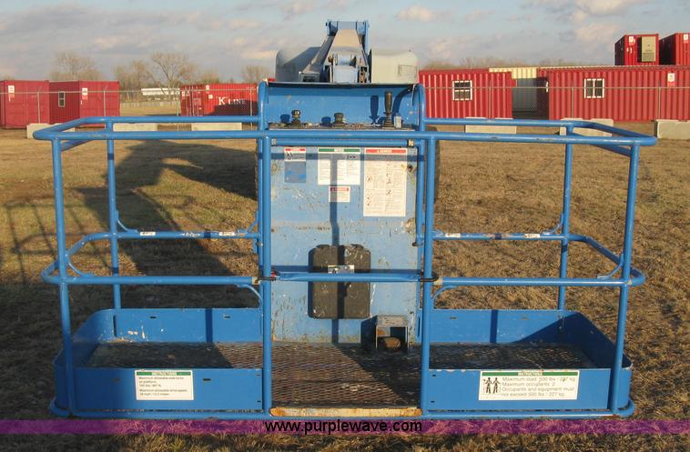 image for item J2988 2001 Genie S85 boom lift