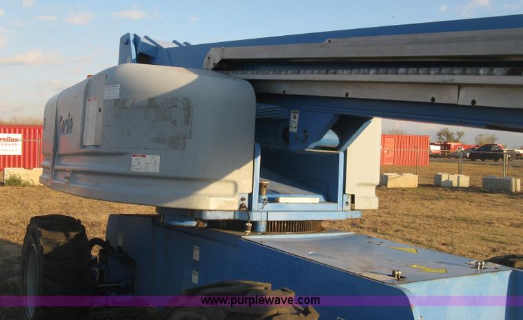 image for item J2988 2001 Genie S85 boom lift