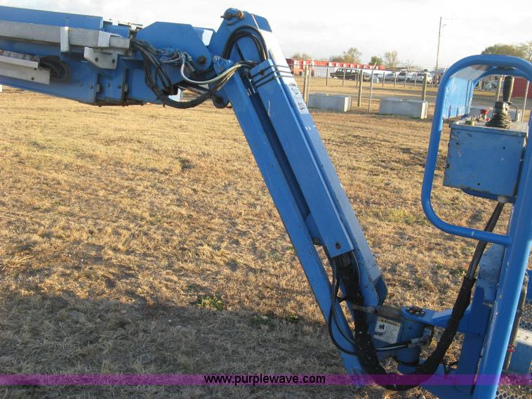 image for item J2988 2001 Genie S85 boom lift