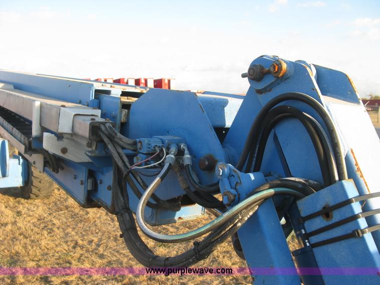 image for item J2988 2001 Genie S85 boom lift