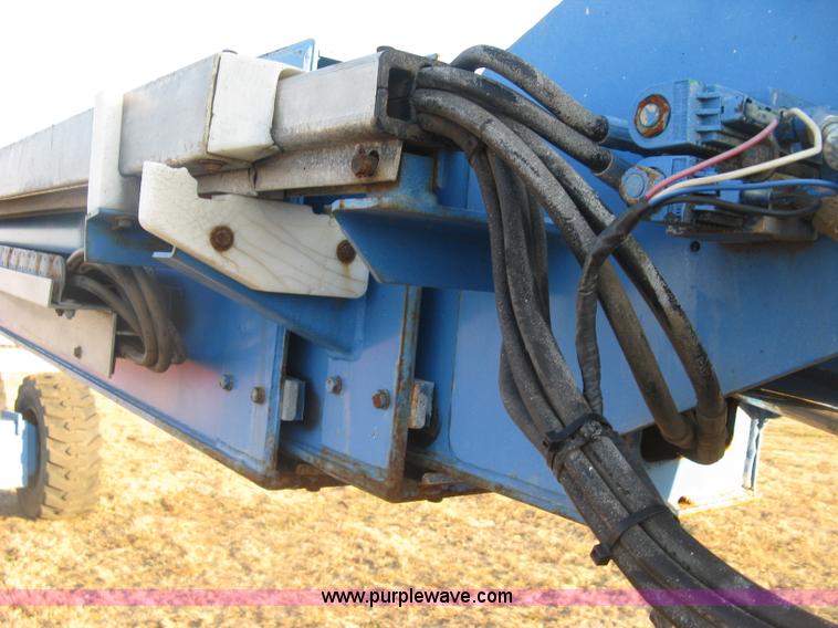 image for item J2988 2001 Genie S85 boom lift
