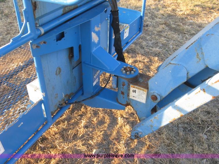 image for item J2988 2001 Genie S85 boom lift