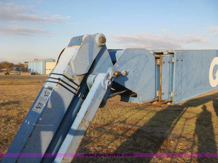 image for item J2988 2001 Genie S85 boom lift