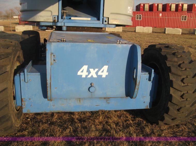 image for item J2988 2001 Genie S85 boom lift