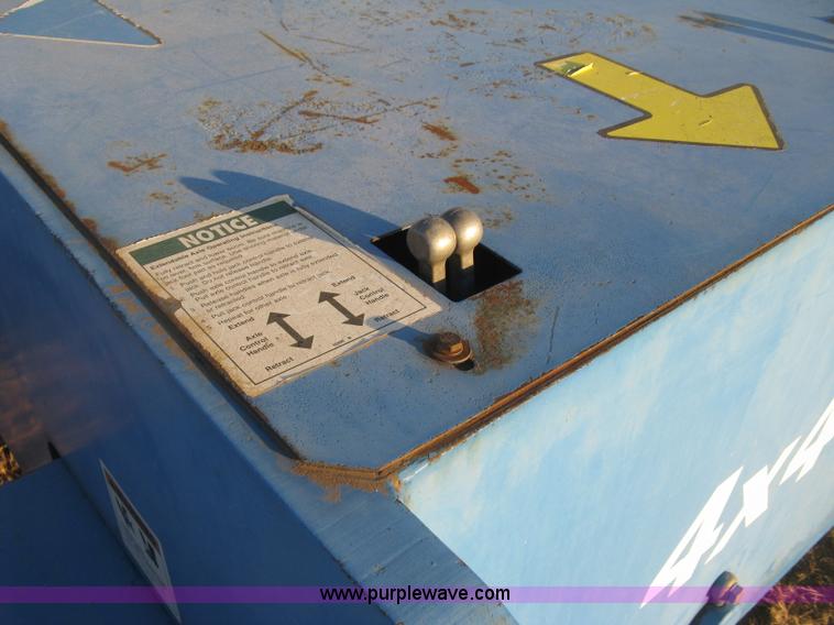 image for item J2988 2001 Genie S85 boom lift