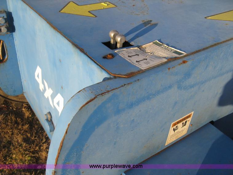 image for item J2988 2001 Genie S85 boom lift