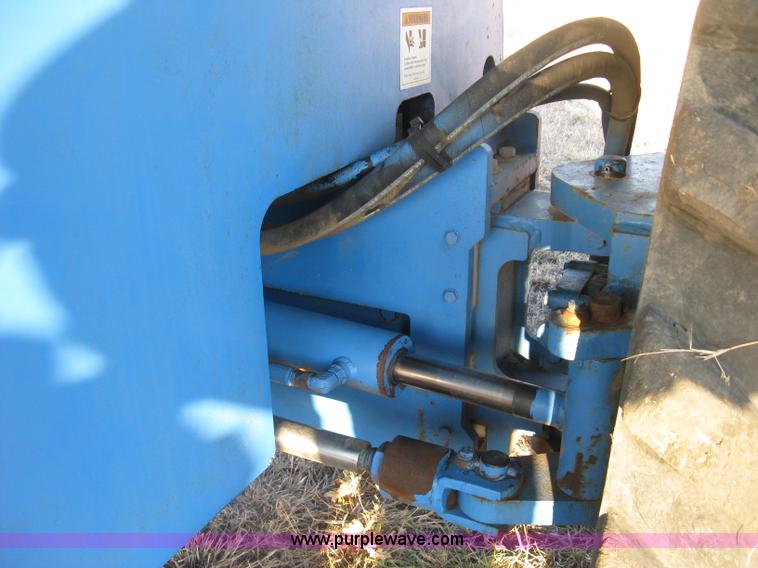 image for item J2988 2001 Genie S85 boom lift