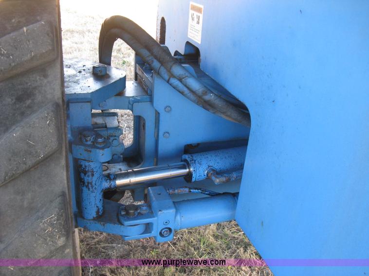 image for item J2988 2001 Genie S85 boom lift