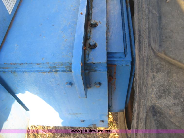 image for item J2988 2001 Genie S85 boom lift
