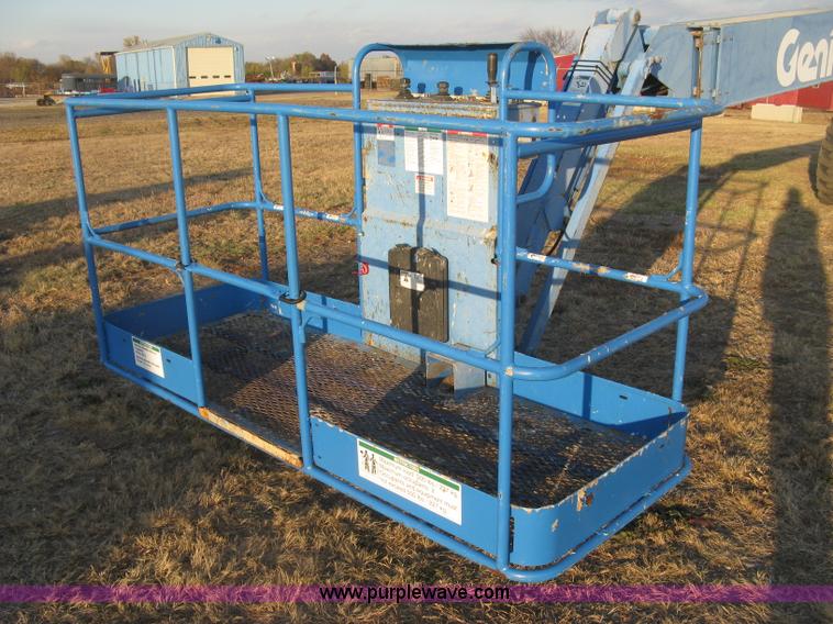 image for item J2988 2001 Genie S85 boom lift