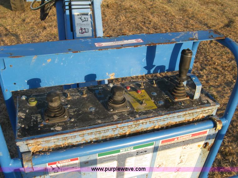 image for item J2988 2001 Genie S85 boom lift