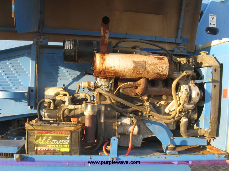 image for item J2988 2001 Genie S85 boom lift