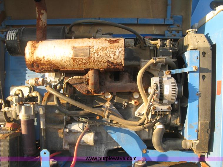 image for item J2988 2001 Genie S85 boom lift