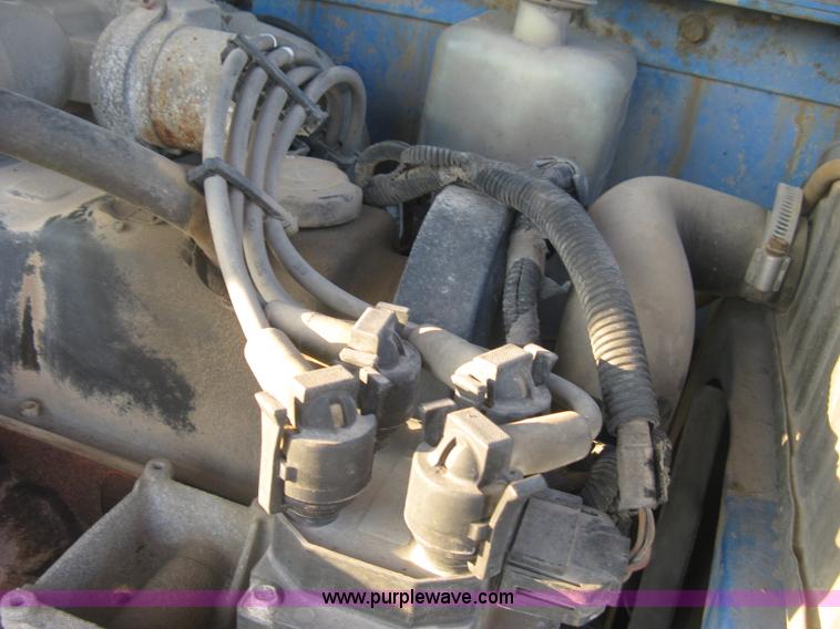 image for item J2988 2001 Genie S85 boom lift