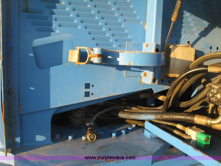 image for item J2988 2001 Genie S85 boom lift