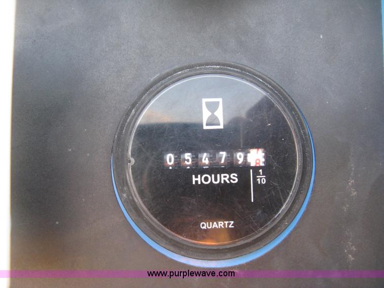 image for item J2988 2001 Genie S85 boom lift