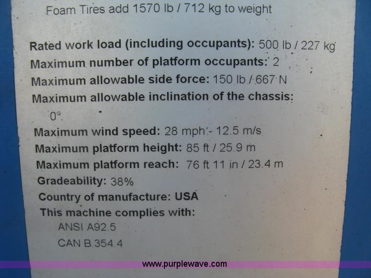 image for item J2988 2001 Genie S85 boom lift