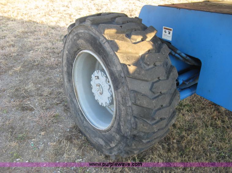 image for item J2988 2001 Genie S85 boom lift
