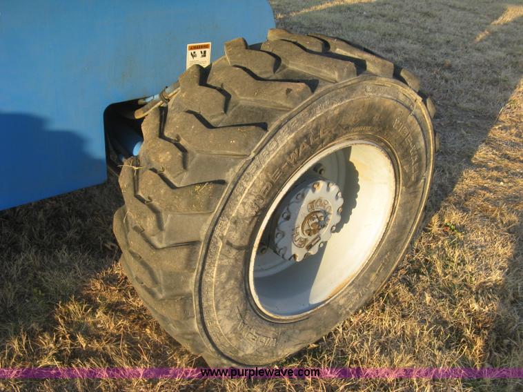 image for item J2988 2001 Genie S85 boom lift