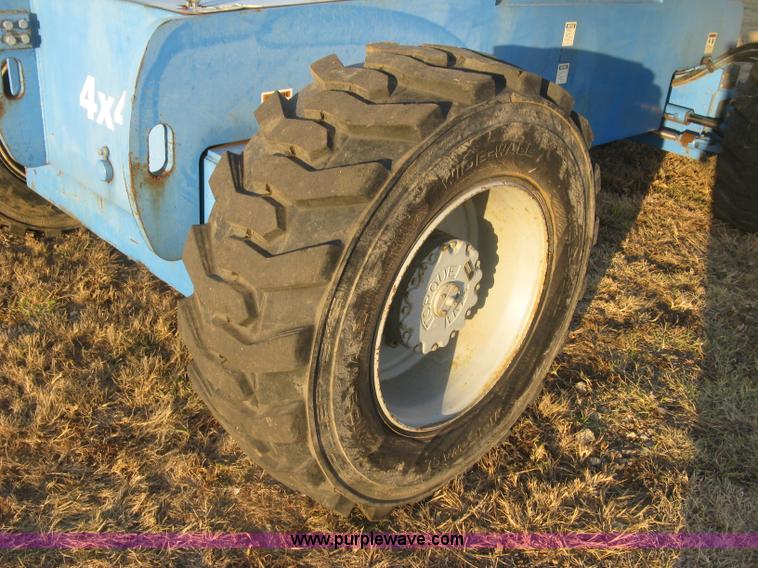 image for item J2988 2001 Genie S85 boom lift