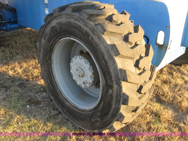 image for item J2988 2001 Genie S85 boom lift