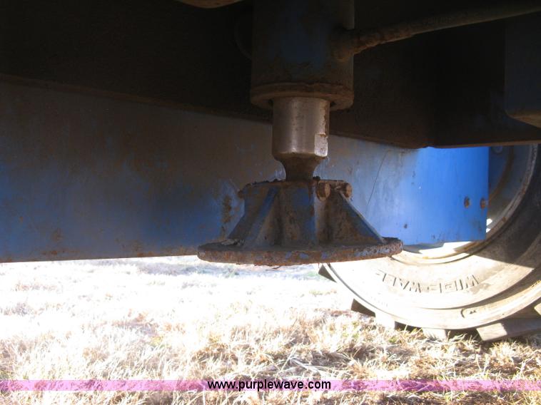 image for item J2988 2001 Genie S85 boom lift