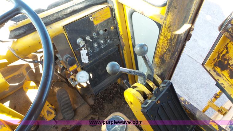 image for item J3701 1978 Michigan 275B wheel loader