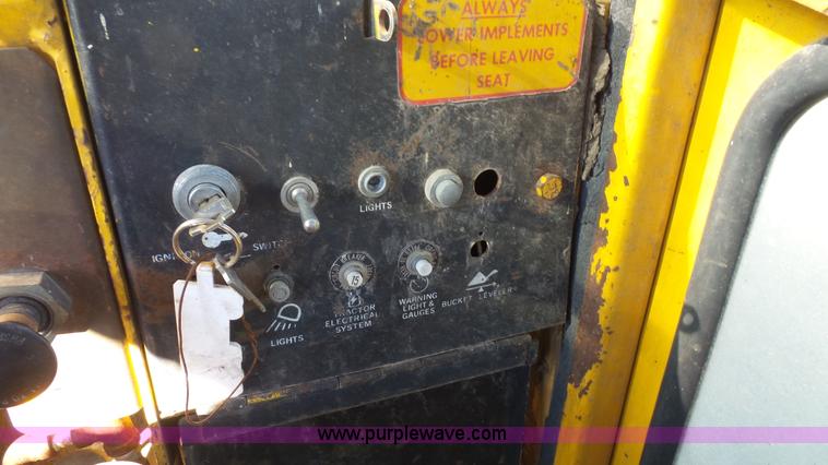 image for item J3701 1978 Michigan 275B wheel loader