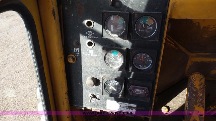 image for item J3701 1978 Michigan 275B wheel loader