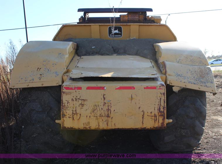 image for item J4534 John Deere 860A elevating scraper