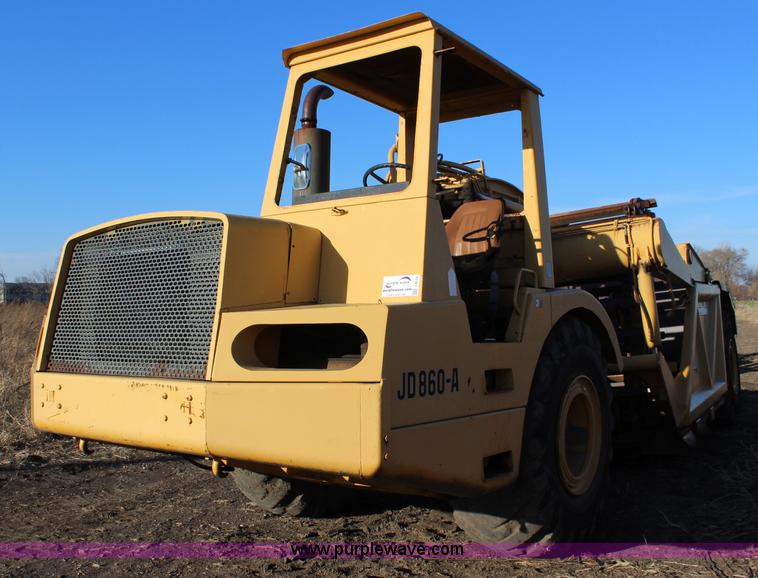 image for item J4534 John Deere 860A elevating scraper