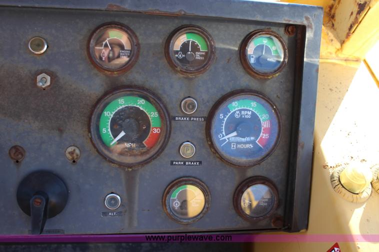 image for item J4534 John Deere 860A elevating scraper