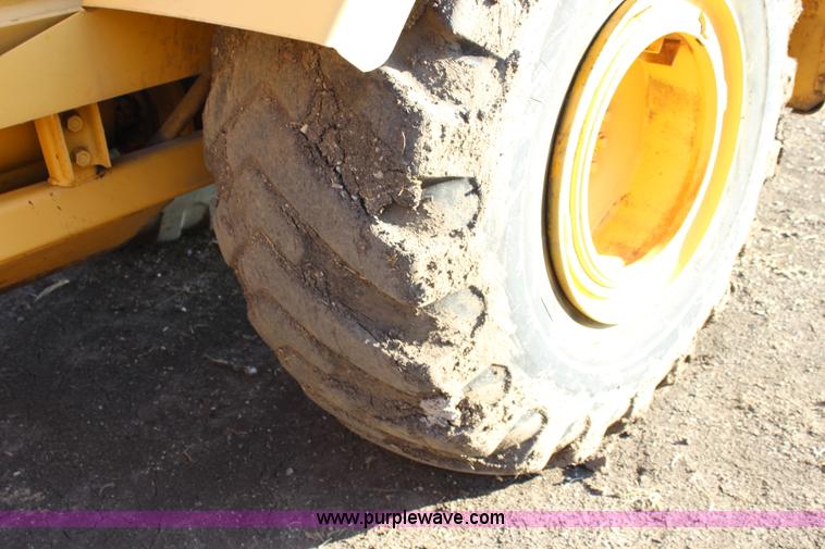 image for item J4534 John Deere 860A elevating scraper