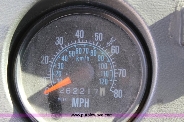 image for item J4539 2003 Mack RD600K semi truck