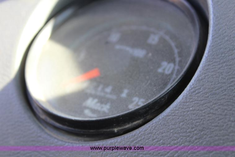 image for item J4539 2003 Mack RD600K semi truck